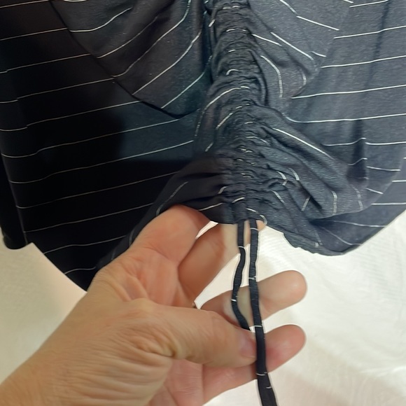 ICE 2x black white stripe adjustable rushing fitted collared top sleeveless euc - Picture 7 of 10